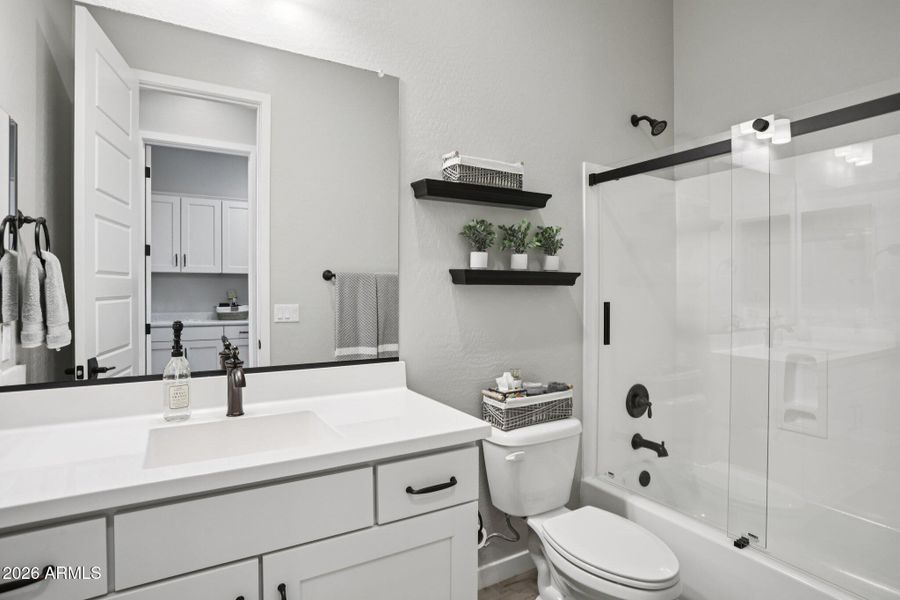 31-web-or-mls-E Jasmine St-S2801-027