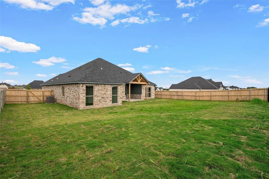 Exterior details and patio area of a home in , Hewitt (Image 25).