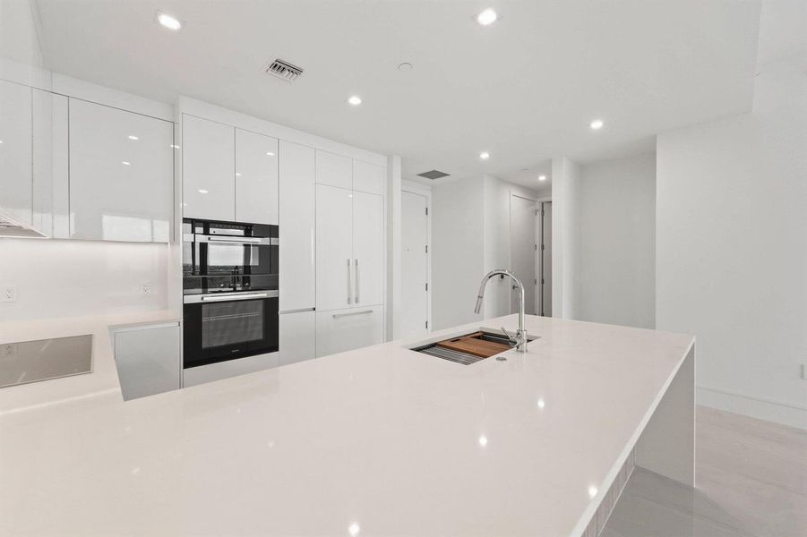 220 Lake Shore Drive - 8.jpg-SMALL 220 Lake Shore Drive - 8.jpg-SMALL