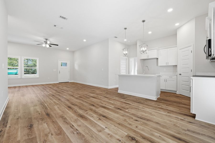 Spacious, unfurnished interior of a new home in , Crestview (Image 39).