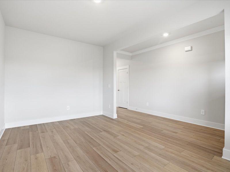 Spacious, unfurnished interior of a new home in Ashby Woods, Boiling Springs (Image 9).