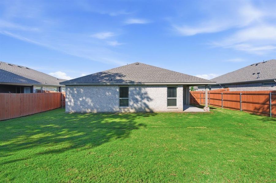Exterior details and patio area of a home in Trail Creek, Cleburne (Image 26).