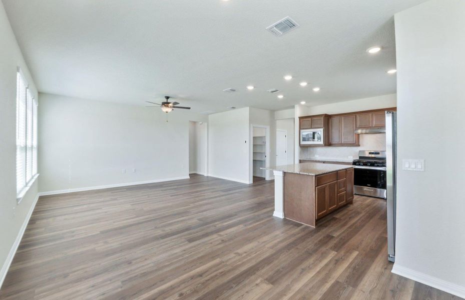 Spacious, unfurnished interior of a new home in Sun City Texas, Georgetown (Image 21). Spacious, unfurnished interior of a new home in Sun City Texas, Georgetown (Image 21).