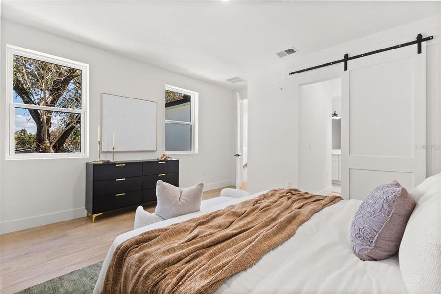 Furnished interior view inside a new home in , Orlando (Image 17).