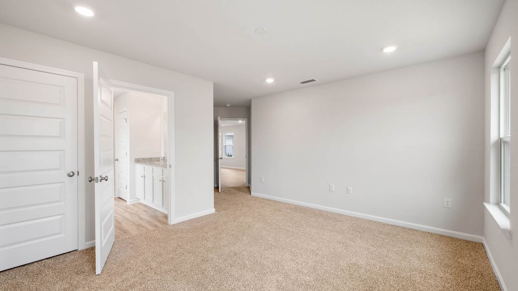 Spacious, unfurnished interior of a new home in Park Place, Panama City (Image 16).