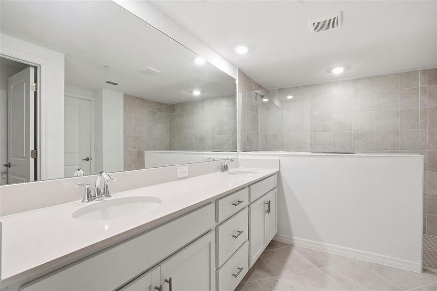 Furnished interior view inside a new home in Legends Cove, Bradenton (Image 8).