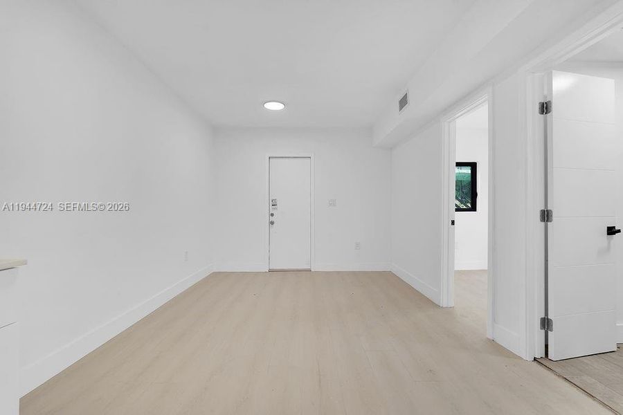 Spacious, unfurnished interior of a new home in , Miami (Image 17).