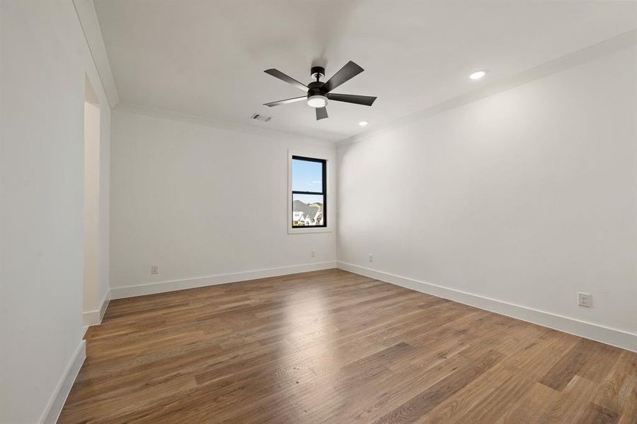 Spacious, unfurnished interior of a new home in The Resort on Eagle Mt. Lake, Fort Worth (Image 21).