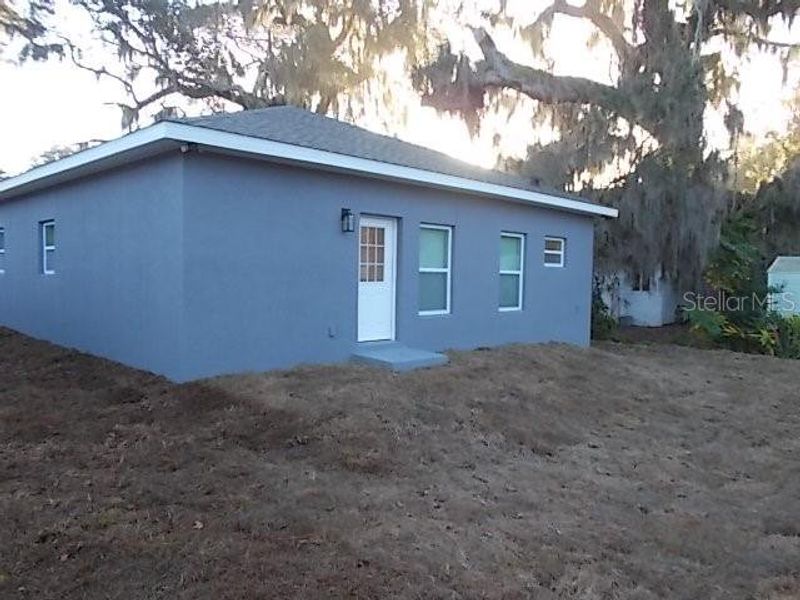 Exterior details and patio area of a home in , Daytona Beach (Image 21).