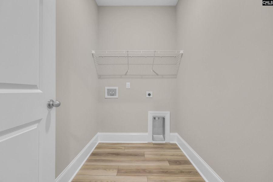 Spacious, unfurnished interior of a new home in Bickley Station, Irmo (Image 14).