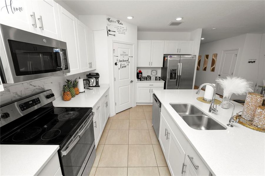 Furnished interior view inside a new home in Ironwood, Lakeland (Image 16).