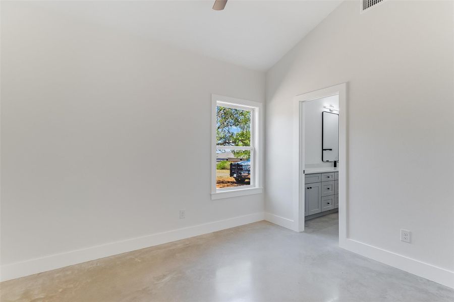 Spacious, unfurnished interior of a new home in , Marble Falls (Image 27).