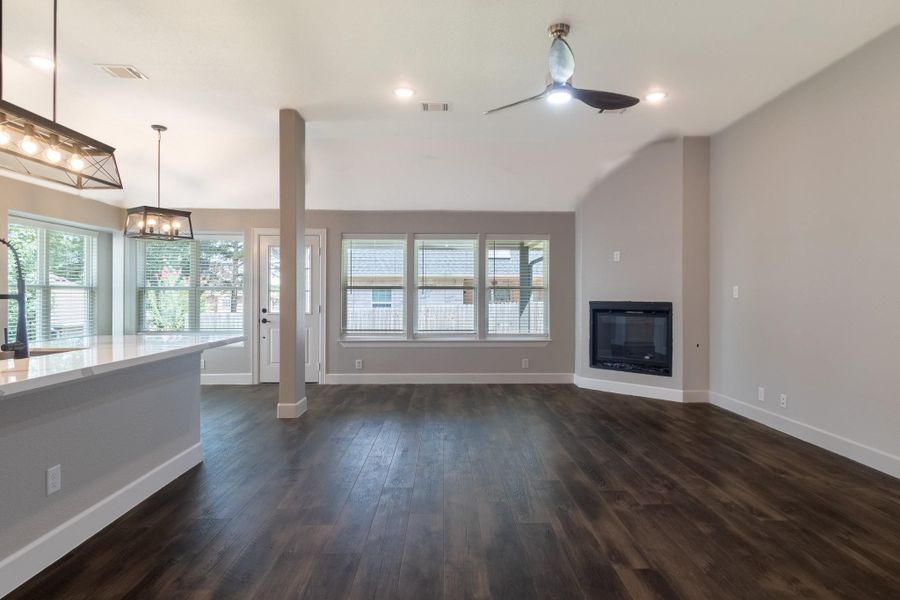 Spacious, unfurnished interior of a new home in , Huntsville (Image 13).