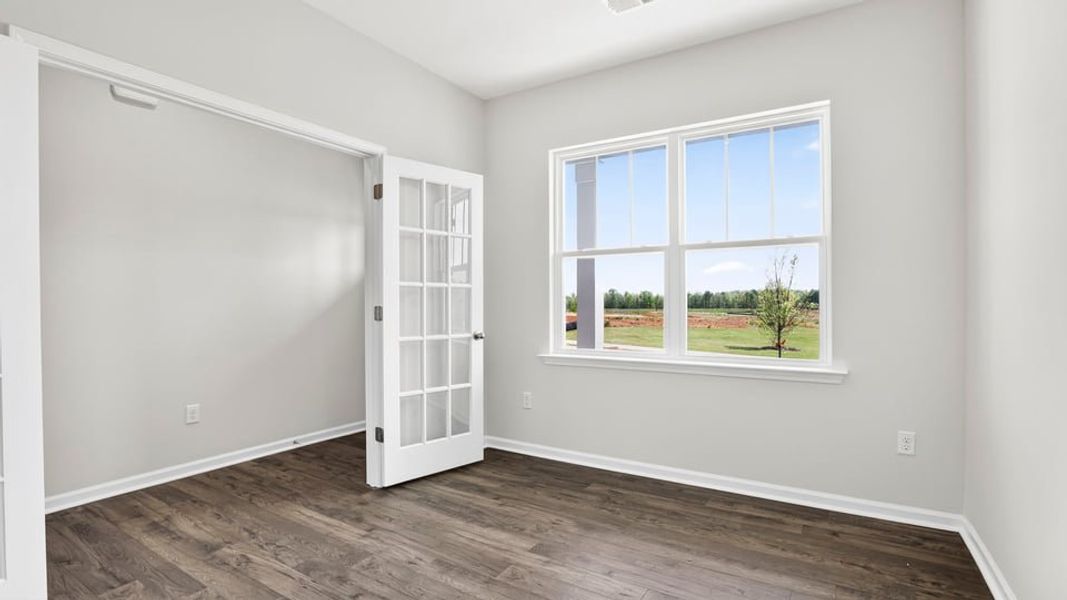 Spacious, unfurnished interior of a new home in Sage Grove, Lyman (Image 14).