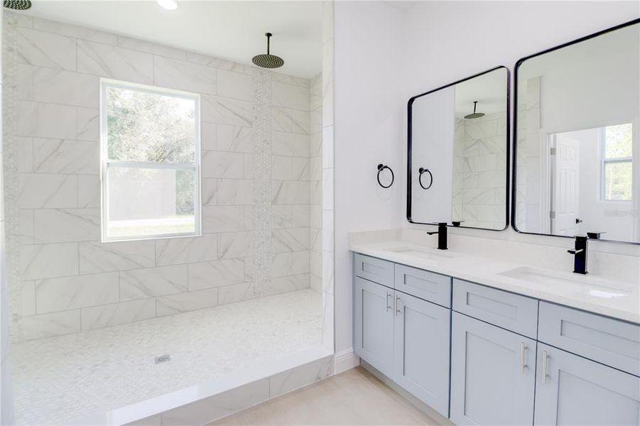 Furnished interior view inside a new home in , Ocklawaha (Image 7).