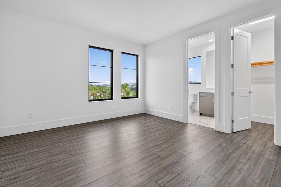 Spacious, unfurnished interior of a new home in , Palm Beach Gardens (Image 61).