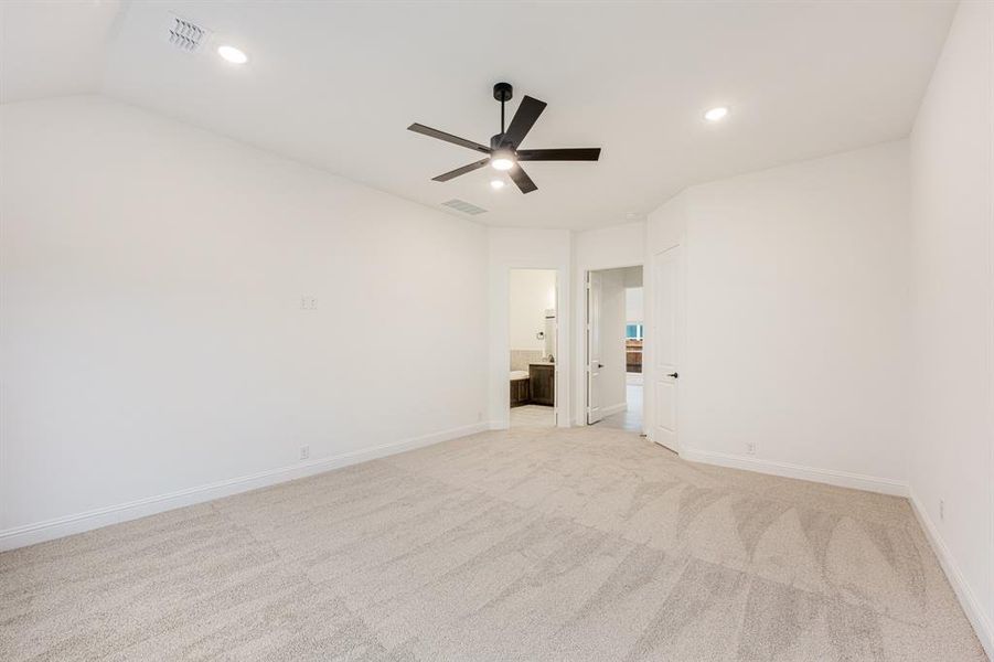 Spacious, unfurnished interior of a new home in Ridgepoint, Midlothian (Image 14). Spacious, unfurnished interior of a new home in Ridgepoint, Midlothian (Image 14).