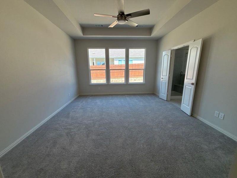 Spacious, unfurnished interior of a new home in Waterford Park, Weatherford (Image 11).
