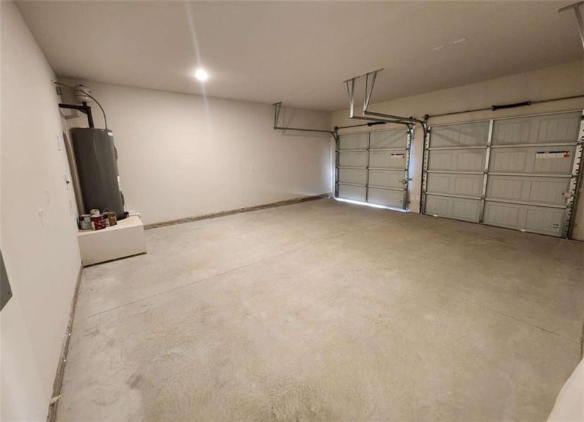 Spacious, unfurnished interior of a new home in Southern Hills, McDonough (Image 32).