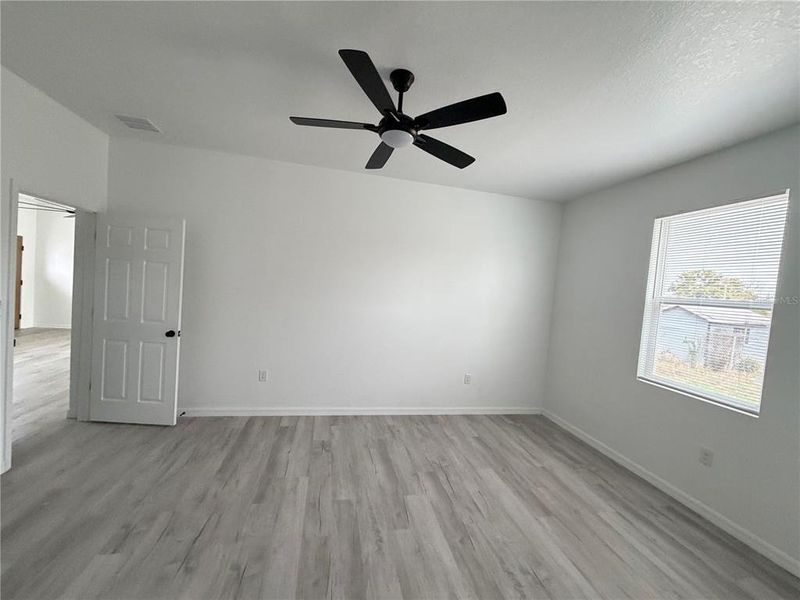 Spacious, unfurnished interior of a new home in , Lakeland (Image 11).