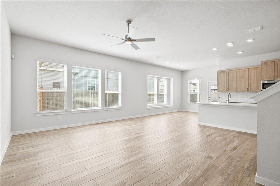 MOVE IN READY - LARGE LOT - OVERSIZED GARAGE