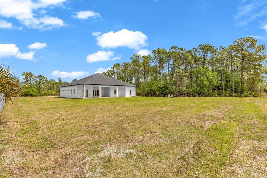 Exterior details and patio area of a home in , Orlando (Image 29).