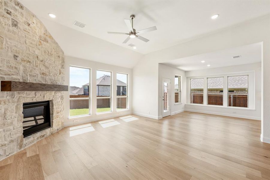 Spacious, unfurnished interior of a new home in Country Lakes, Denton (Image 30).