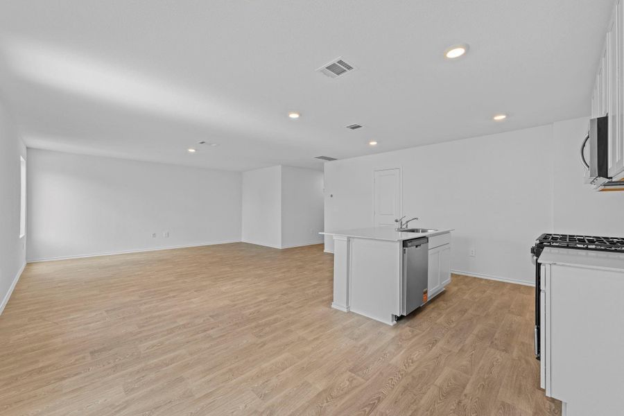 Spacious, unfurnished interior of a new home in Prairie Lakes, Buda (Image 28). Spacious, unfurnished interior of a new home in Prairie Lakes, Buda (Image 28).