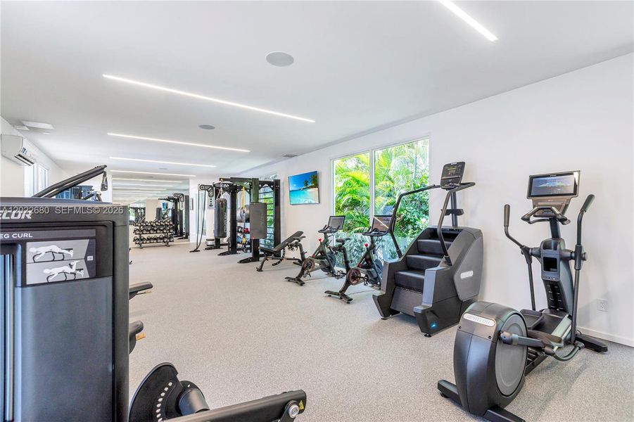 Community amenities in , Bal Harbour (Image 6).