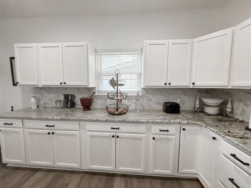 Furnished interior view inside a new home in , Brookeland (Image 5).