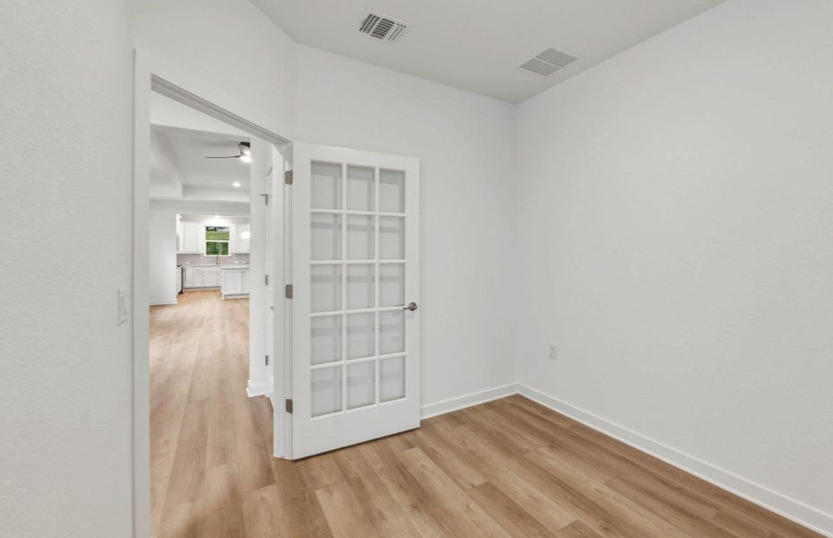 Spacious, unfurnished interior of a new home in Sun City Texas, Georgetown (Image 19).