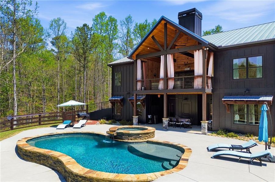 Community amenities in , Talking Rock (Image 78).