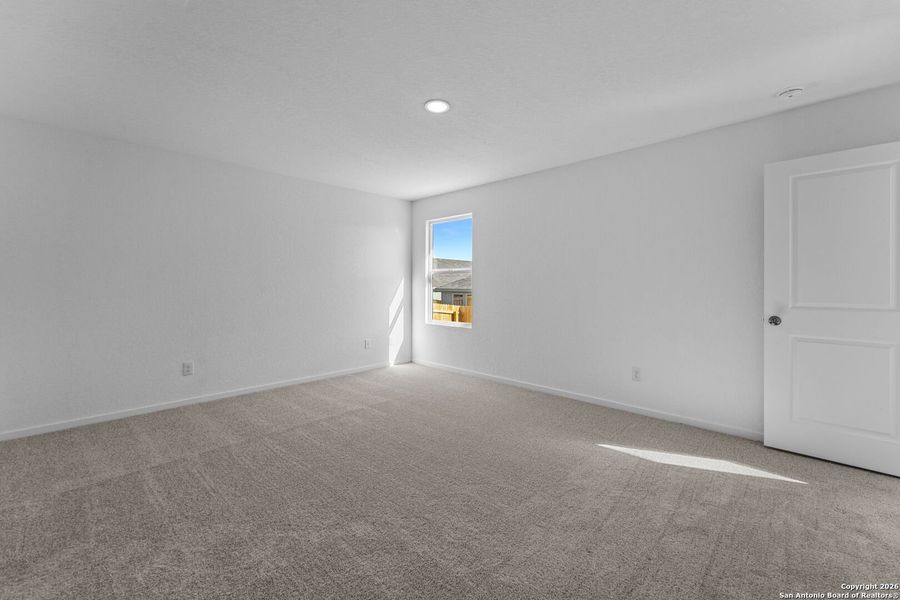 Spacious, unfurnished interior of a new home in , New Braunfels (Image 24).