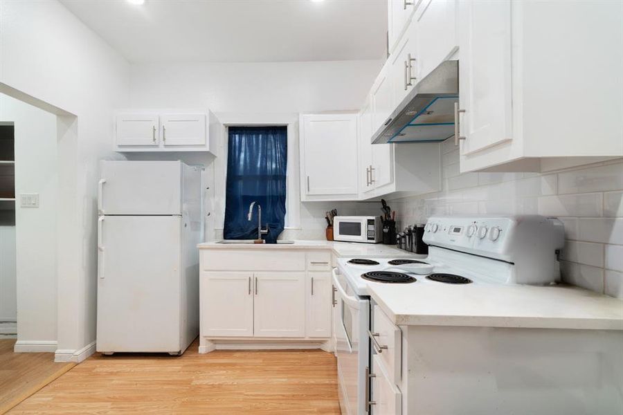 Furnished interior view inside a new home in , Deport (Image 6).