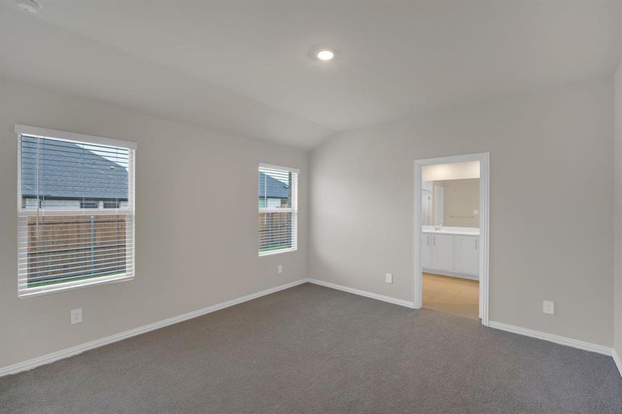 Spacious, unfurnished interior of a new home in Stonehaven, Seagoville (Image 19). Spacious, unfurnished interior of a new home in Stonehaven, Seagoville (Image 19).