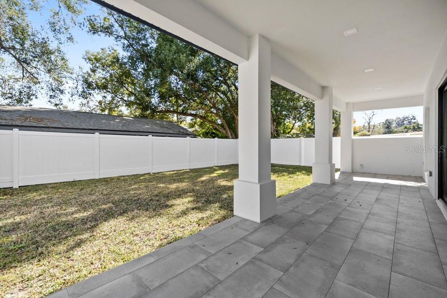 Exterior details and patio area of a home in , Orlando (Image 35).