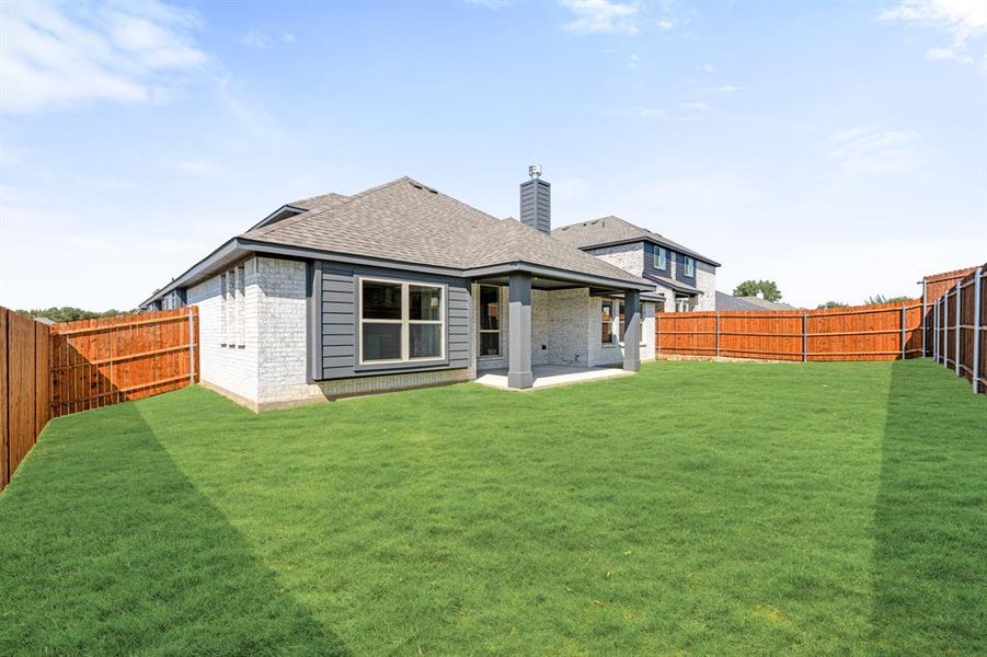 Exterior details and patio area of a home in Sunset Ridge, Alvarado (Image 4). Exterior details and patio area of a home in Sunset Ridge, Alvarado (Image 4).