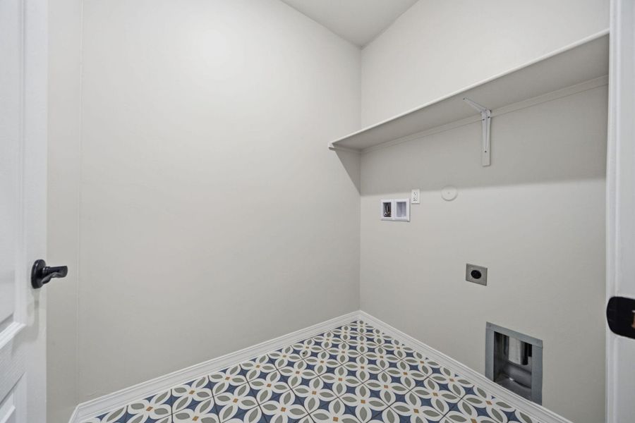 Spacious, unfurnished interior of a new home in Emerald Estates, Horizon City (Image 26).