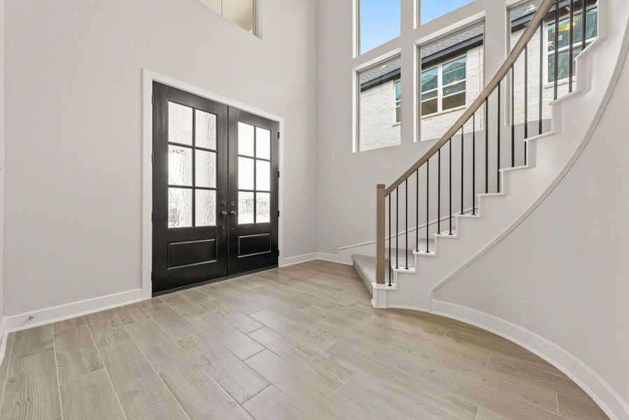 Representative image. Features, selections and colors may vary.