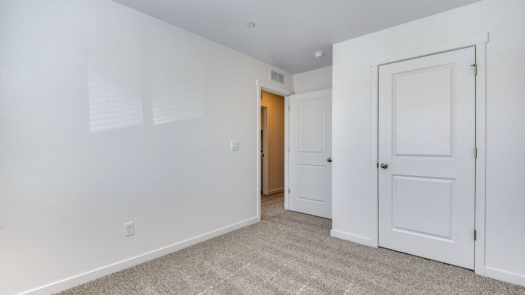 Spacious, unfurnished interior of a new home in Settlers Crossing, Commerce City (Image 28).