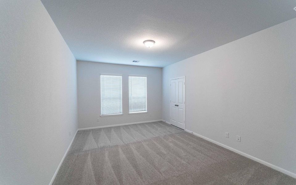 Spacious, unfurnished interior of a new home in Lago Mar, Texas City (Image 11).