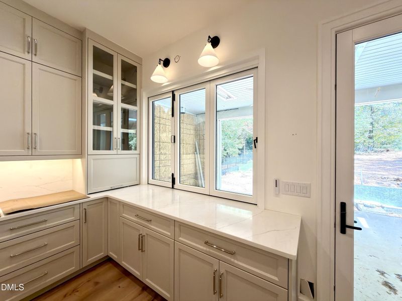 2196E9D6-734E-45B6-8EC5-7856E4642E6A_1_2