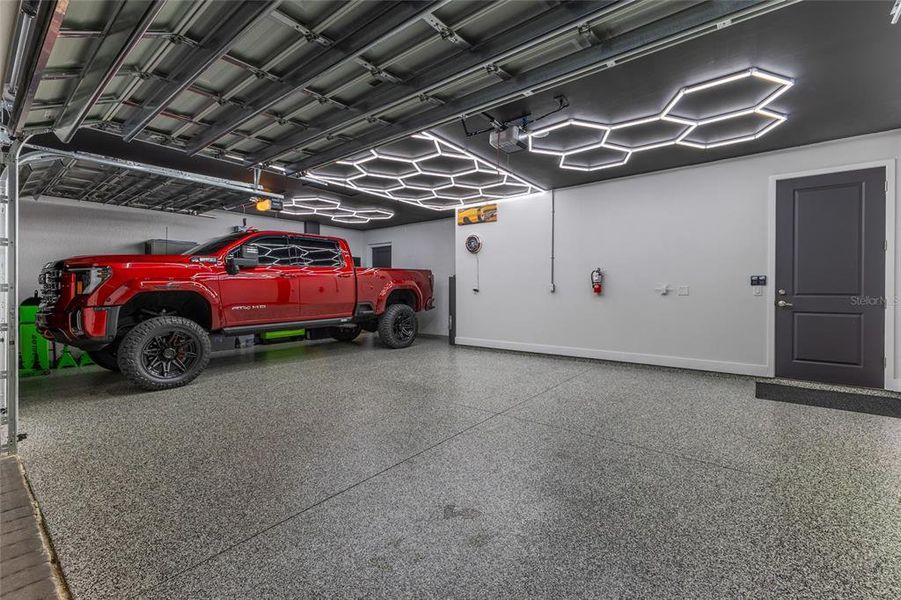 Spacious, unfurnished interior of a new home in , Lehigh Acres (Image 26).
