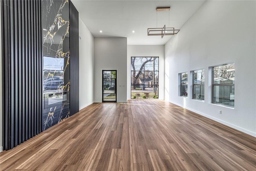 Spacious, unfurnished interior of a new home in , Dallas (Image 26).