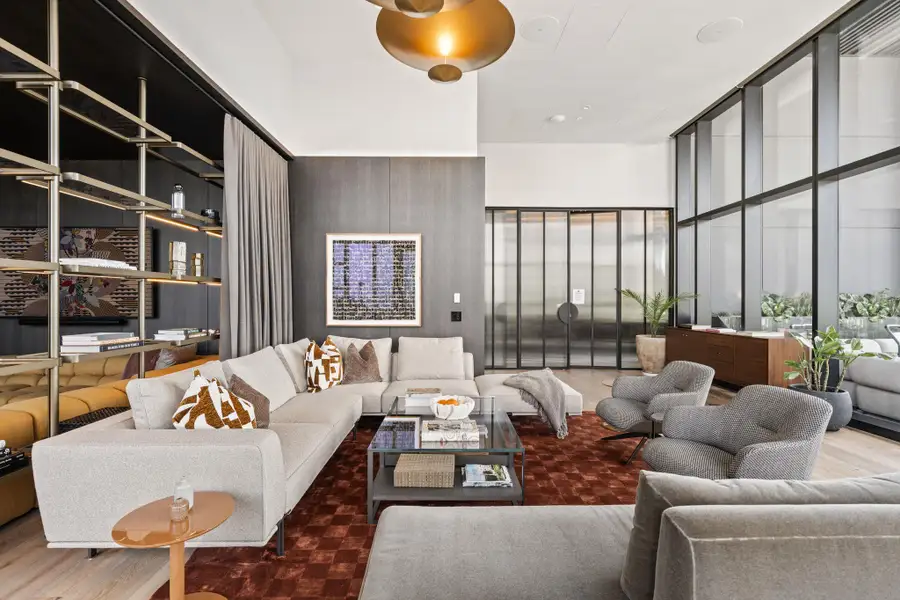 Lounge+ Entertainment Area
