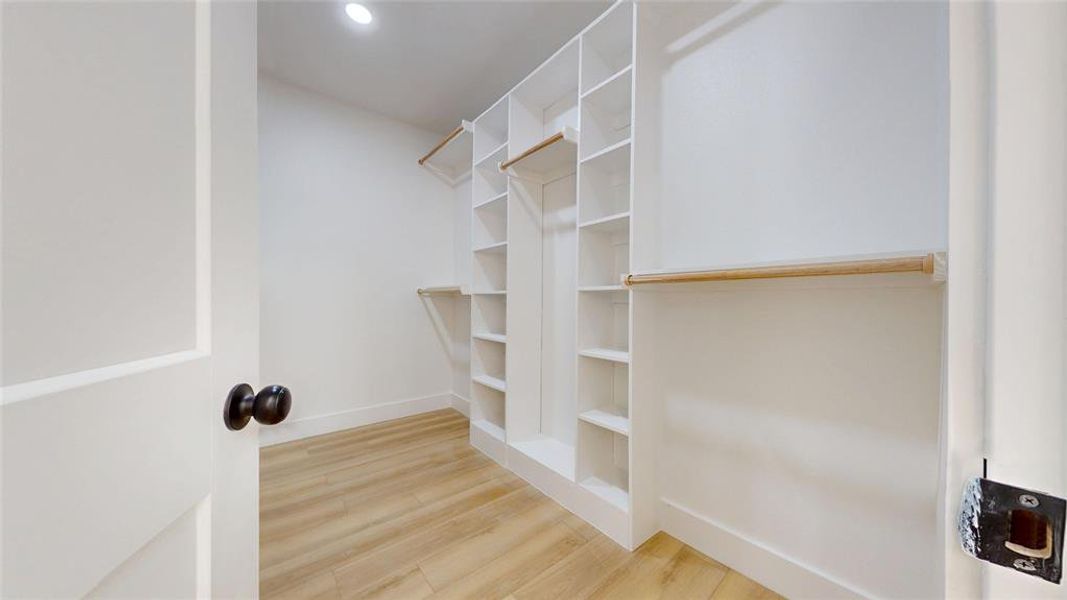 Spacious, unfurnished interior of a new home in , Weatherford (Image 33).