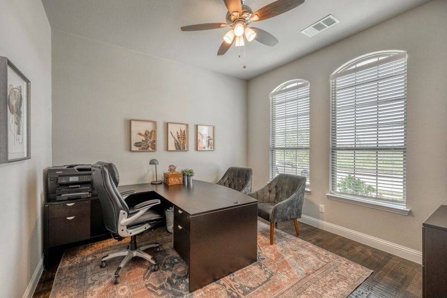 Representative furnished interior of a home built from the Ashlar by Stonehollow Homes in Meadow Vista, Anna (Image 6).