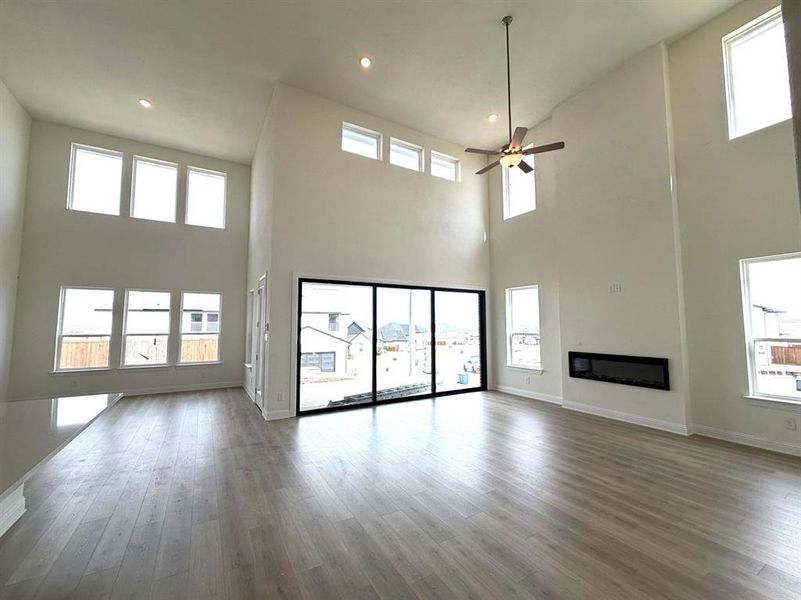 Spacious, unfurnished interior of a new home in Sweetgrass, Haslet (Image 6).