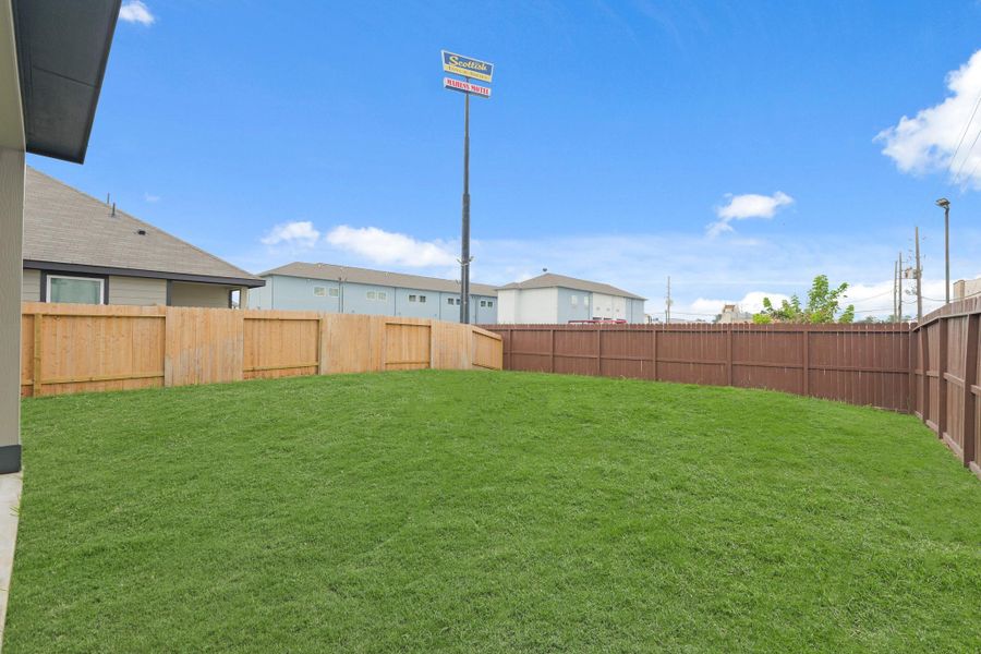 Exterior details and patio area of a home in Bammel Oaks, Houston (Image 10). Exterior details and patio area of a home in Bammel Oaks, Houston (Image 10).