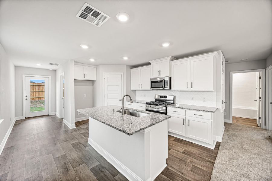 *Representative photo. Colors and features may differ* *Representative photo. Colors and features may differ*